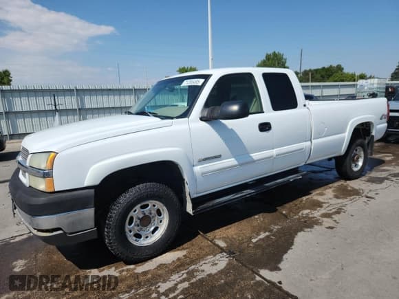✅ 2003 Chevrolet Silverado 2500HD LT • VIN: 1GCHK29GX3E175047 • Lot: 71285495. Wystawiony na Copart z przebiegiem 160 470 mil. Bezpłatny archiwum sprzedaży aukcyjnych z USA i szczegółowy raport historii pojazdu na DreamBid. Zdjęcie 1.