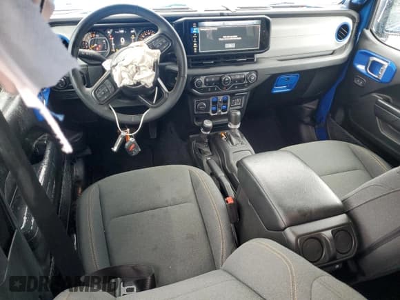 ✅ 2024 Jeep Gladiator Sport S • VIN: 1C6HJTAG8RL106129 • Lot: 81694175. Wystawiony na Copart z przebiegiem 12 399 mil. Bezpłatny archiwum sprzedaży aukcyjnych z USA i szczegółowy raport historii pojazdu na DreamBid. Zdjęcie 8.