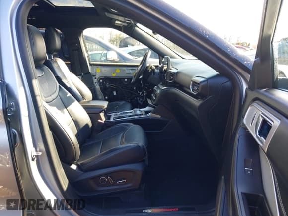 ✅ 2020 Ford Explorer ST • VIN: 1FM5K8GC1LGB61432 • Lot: 43650421. Wystawiony na IAAI z przebiegiem 83 099 mil. Bezpłatny archiwum sprzedaży aukcyjnych z USA i szczegółowy raport historii pojazdu na DreamBid. Zdjęcie 5.