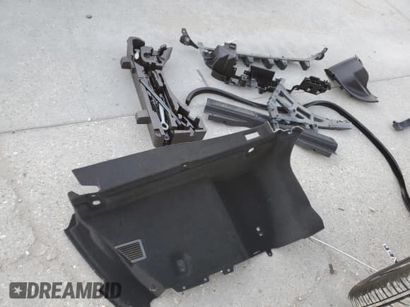 ✅ 2018 Jaguar F-Pace 30t Prestige • VIN: SADCK2GX3JA324808 • Lot: 82705294. Listed on Copart with 48,414 mi. Free auction sales archive from the USA and detailed vehicle history report at DreamBid. Image 13.