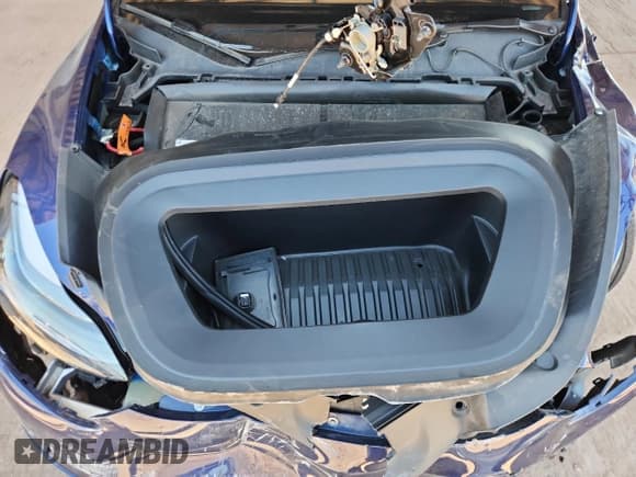 ✅ 2024 Tesla Model Y Long Range • VIN: 7SAYGDEEXRF154968 • Лот: 63974855. Опубликован ранее на Copart с пробегом 10 053 миль. Бесплатный доступ к архиву аукционных продаж из США и подробный отчёт об истории автомобиля на DreamBid. Изображение 11.