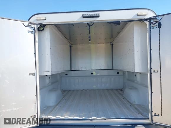 ✅ 2009 Chevrolet Silverado 2500HD Work Truck • VIN: 1GCHC49KX9E143978 • Lot: 43638901. Wystawiony na IAAI z przebiegiem 120 149 mil. Bezpłatny archiwum sprzedaży aukcyjnych z USA i szczegółowy raport historii pojazdu na DreamBid. Zdjęcie 11.