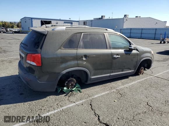 ✅ 2013 Kia Sorento EX • VIN: 5XYKU3A20DG332213 • Лот: 71717435. Опубликован ранее на Copart с пробегом Не указан. Бесплатный доступ к архиву аукционных продаж из США и подробный отчёт об истории автомобиля на DreamBid. Изображение 3.