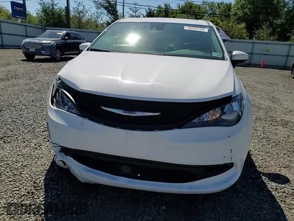 ✅ 2023 Chrysler Voyager LX • VIN: 2C4RC1CG2PR596015 • Lot: 70229155. Wystawiony na Copart z przebiegiem 54 570 mil. Bezpłatny archiwum sprzedaży aukcyjnych z USA i szczegółowy raport historii pojazdu na DreamBid. Zdjęcie 14.