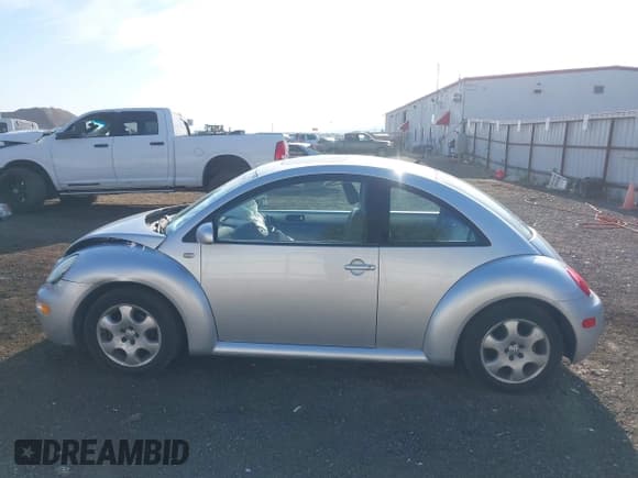 ✅ 2002 Volkswagen Beetle GLS • VIN: 3VWCK21C12M411982 • Lot: 43065657. Wystawiony na IAAI z przebiegiem 68 244 mil. Bezpłatny archiwum sprzedaży aukcyjnych z USA i szczegółowy raport historii pojazdu na DreamBid. Zdjęcie 15.