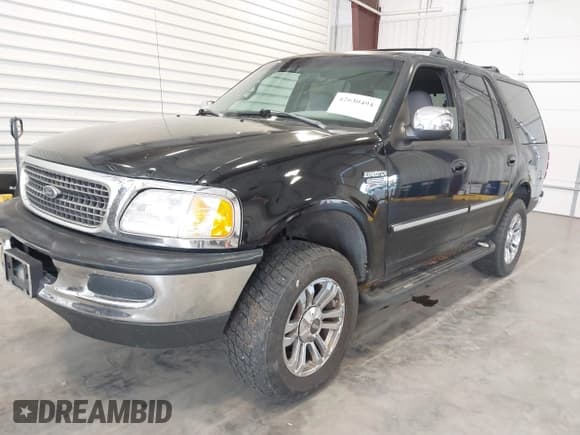 ✅ 1998 Ford Expedition XLT • VIN: 1FMPU18L6WLA83346 • Lot: 42630494. Wystawiony na IAAI z przebiegiem 205 936 mil. Bezpłatny archiwum sprzedaży aukcyjnych z USA i szczegółowy raport historii pojazdu na DreamBid. Zdjęcie 2.