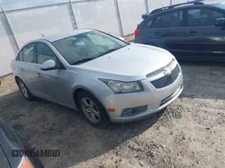 2012 Chevrolet Cruze 1LT z VIN 1G1PF5SC5C7358328, wystawiony jako IAAI lot #43322209 z przebiegiem 121 450 mil mil oraz . Historia ofert i sprzedaży dostępna na DreamBid. Obrazek 1.