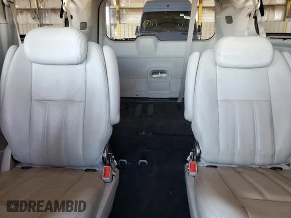 ✅ 2010 Chrysler Town & Country Touring Plus • VIN: 2A4RR8D19AR495301 • Lot: 91255415. Wystawiony na Copart z przebiegiem 227 695 mil. Bezpłatny archiwum sprzedaży aukcyjnych z USA i szczegółowy raport historii pojazdu na DreamBid. Zdjęcie 10.