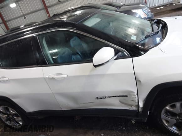 ✅ 2020 Jeep Compass Limited • VIN: 3C4NJCCB1LT165905 • Lot: 43057778. Listed on IAAI with 122,786 mi. Free auction sales archive from the USA and detailed vehicle history report at DreamBid. Image 13.