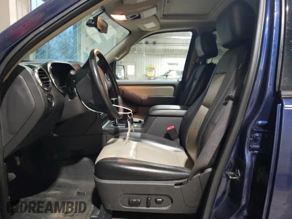 ✅ 2007 Ford Explorer Sport Trac Limited • VIN: 1FMEU53847UA16581 • Lot: 93349165. Wystawiony na Copart z przebiegiem 106 379 mil. Bezpłatny archiwum sprzedaży aukcyjnych z USA i szczegółowy raport historii pojazdu na DreamBid. Zdjęcie 7.