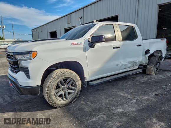 ✅ 2022 Chevrolet Silverado 1500 LT Trail Boss • VIN: 3GCUDFED4NG612774 • Lot: 94479125. Wystawiony na Copart z przebiegiem 59 256 mil. Bezpłatny archiwum sprzedaży aukcyjnych z USA i szczegółowy raport historii pojazdu na DreamBid. Zdjęcie 1.
