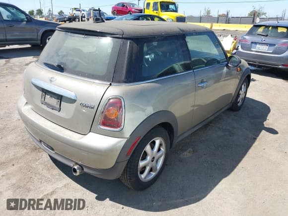 ✅ 2010 MINI Hardtop • VIN: WMWMF3C55ATZ25184 • Lot: 43063356. Wystawiony na IAAI z przebiegiem 89 312 mil. Bezpłatny archiwum sprzedaży aukcyjnych z USA i szczegółowy raport historii pojazdu na DreamBid. Zdjęcie 4.