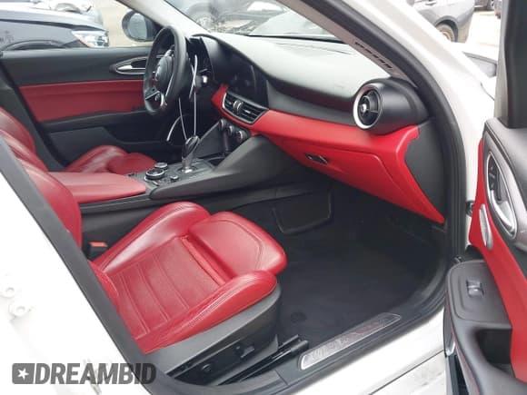 ✅ 2018 Alfa Romeo Giulia Ti Sport • VIN: ZARFAEEN8J7596983 • Лот: 42288356. Опубликован ранее на IAAI с пробегом 78 696 миль. Бесплатный доступ к архиву аукционных продаж из США и подробный отчёт об истории автомобиля на DreamBid. Изображение 5.