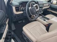 ✅ 2024 Ford Expedition Max Limited • VIN: 1FMJK1K85REA75439 • Lot: 90393875. Wystawiony na Copart z przebiegiem Nie podano. Bezpłatny archiwum sprzedaży aukcyjnych z USA i szczegółowy raport historii pojazdu na DreamBid. Zdjęcie 8.