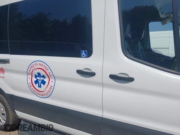 ✅ 2020 Ford Transit Cargo • VIN: 1FTYE1C82LKA63573 • Lot: 42900119. Wystawiony na IAAI z przebiegiem 218 177 mil. Bezpłatny archiwum sprzedaży aukcyjnych z USA i szczegółowy raport historii pojazdu na DreamBid. Zdjęcie 13.