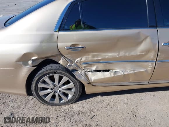 ✅ 2011 Toyota Avalon Limited • VIN: 4T1BK3DB6BU430770 • Lot: 43562420. Listed on IAAI with 106,918 mi. Free auction sales archive from the USA and detailed vehicle history report at DreamBid. Image 6.