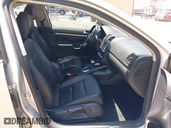 ✅ 2010 Volkswagen Jetta Limited Edition • VIN: 3VWRX7AJ1AM099362 • Lot: 42318046. Listed on IAAI with 264,425 mi. Free auction sales archive from the USA and detailed vehicle history report at DreamBid. Image 5.