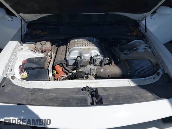 ✅ 2016 Dodge Challenger SRT Hellcat • VIN: 2C3CDZC99GH200224 • Lot: 43442618. Wystawiony na IAAI z przebiegiem 56 715 mil. Bezpłatny archiwum sprzedaży aukcyjnych z USA i szczegółowy raport historii pojazdu na DreamBid. Zdjęcie 10.