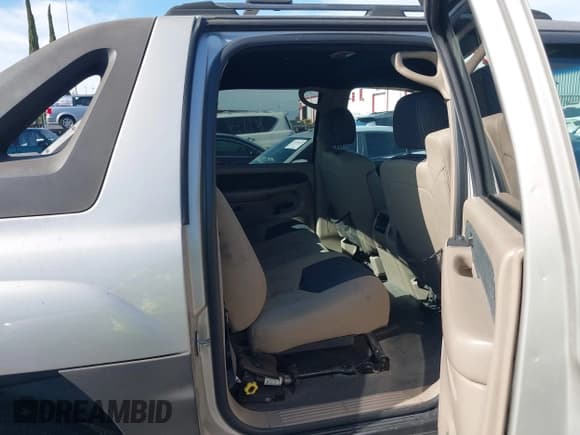 ✅ 2004 Chevrolet Avalanche Z66 • VIN: 3GNEC12T04G331664 • Lot: 43056675. Listed on IAAI with 209,767 mi. Free auction sales archive from the USA and detailed vehicle history report at DreamBid. Image 8.