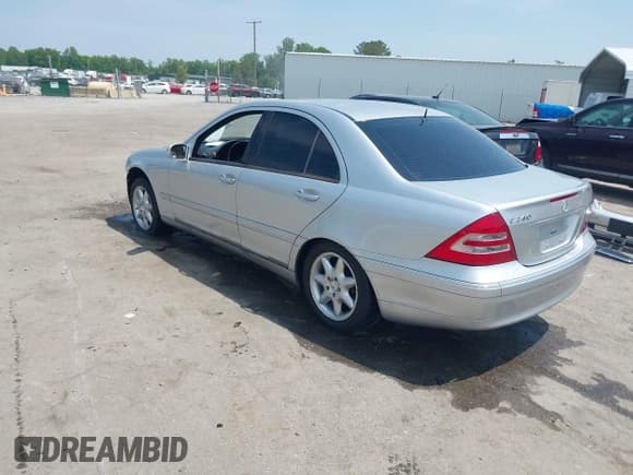 ✅ 2002 Mercedes-Benz C 230/260/280/320 • VIN: WDBRF61J92E004472 • Lot: 42144326. Wystawiony na IAAI z przebiegiem 125 847 mil. Bezpłatny archiwum sprzedaży aukcyjnych z USA i szczegółowy raport historii pojazdu na DreamBid. Zdjęcie 3.