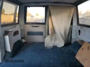 ✅ 1986 GMC Safari • VIN: 1GDDM15Z1GB521872 • Lot: 87655995. Wystawiony na Copart z przebiegiem 30 889 mil. Bezpłatny archiwum sprzedaży aukcyjnych z USA i szczegółowy raport historii pojazdu na DreamBid. Zdjęcie 10.