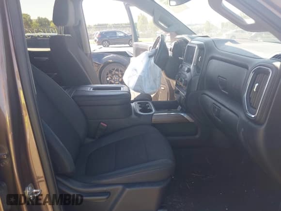 ✅ 2019 Chevrolet Silverado 1500 RST • VIN: 3GCUYEED0KG250193 • Lot: 43152543. Wystawiony na IAAI z przebiegiem 77 720 mil. Bezpłatny archiwum sprzedaży aukcyjnych z USA i szczegółowy raport historii pojazdu na DreamBid. Zdjęcie 5.