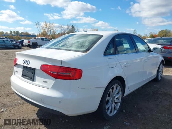 ✅ 2013 Audi A4 Premium Plus • VIN: WAUEFAFL9DN036822 • Lot: 43507994. Wystawiony na IAAI z przebiegiem 182 631 mil. Bezpłatny archiwum sprzedaży aukcyjnych z USA i szczegółowy raport historii pojazdu na DreamBid. Zdjęcie 4.