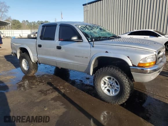 ✅ 2002 Dodge Dakota SLT • VIN: 1B7HG48N42S588224 • Lot: 87807265. Wystawiony na Copart z przebiegiem 69 817 mil. Bezpłatny archiwum sprzedaży aukcyjnych z USA i szczegółowy raport historii pojazdu na DreamBid. Zdjęcie 4.