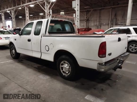 ✅ 2000 Ford F-150 XL • VIN: 2FTPX17Z1YCA91658 • Lot: 43872461. Listed on IAAI with 207,921 mi. Free auction sales archive from the USA and detailed vehicle history report at DreamBid. Image 3.