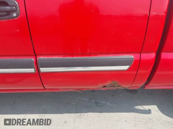 2005 Chevrolet Silverado 2500HD LS с VIN 1GCHK29U35E147891, выставлен на аукционе IAAI как лот 43159005 с пробегом 243 335 миль миль и . История ставок и продаж доступна на DreamBid. Изображение 6.