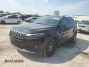 ✅ 2019 Jeep Cherokee Latitude • VIN: 1C4PJLCB7KD172368 • Lot: 80292465. Wystawiony na Copart z przebiegiem 148 126 mil. Bezpłatny archiwum sprzedaży aukcyjnych z USA i szczegółowy raport historii pojazdu na DreamBid. Zdjęcie 1.