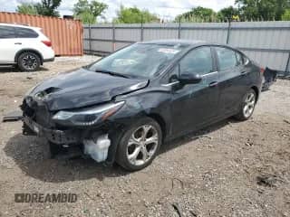 2019 Chevrolet Cruze Premier z VIN 1G1BF5SM8K7123021, wystawiony jako Copart lot #62654425 z przebiegiem 111 912 mil mil oraz Szkoda całkowita • Salvage title. Historia ofert i sprzedaży dostępna na DreamBid. Obrazek 1.