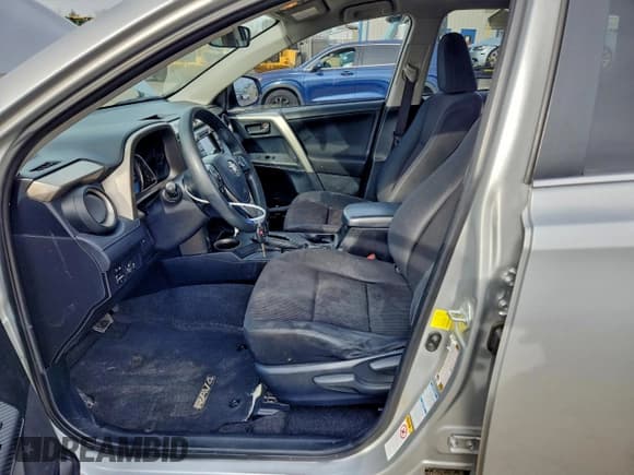 ✅ 2015 Toyota RAV4 LE • VIN: JTMBFREV2FJ042575 • Lot: 95667135. Listed on Copart with 245,773 mi. Free auction sales archive from the USA and detailed vehicle history report at DreamBid. Image 7.