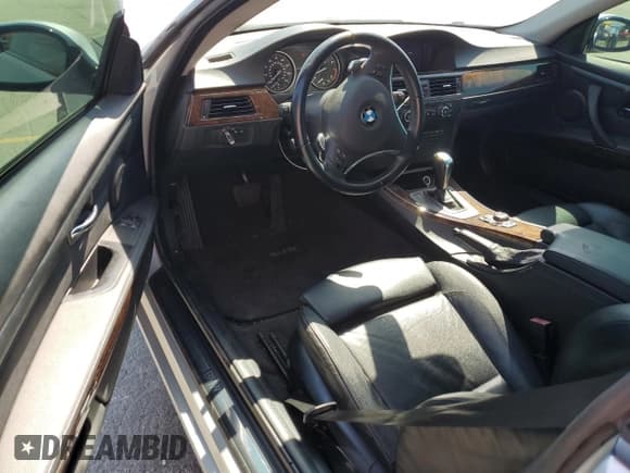 ✅ 2009 BMW 3 Series 335i • VIN: WBAWB73529P045530 • Lot: 84300225. Wystawiony na Copart z przebiegiem 81 570 mil. Bezpłatny archiwum sprzedaży aukcyjnych z USA i szczegółowy raport historii pojazdu na DreamBid. Zdjęcie 8.