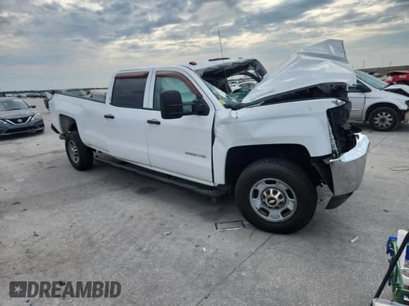 ✅ 2015 Chevrolet Silverado 2500HD Work Truck • VIN: 1GC1CUE84FF129334 • Lot: 67972045. Wystawiony na Copart z przebiegiem Nie podano. Bezpłatny archiwum sprzedaży aukcyjnych z USA i szczegółowy raport historii pojazdu na DreamBid. Zdjęcie 4.