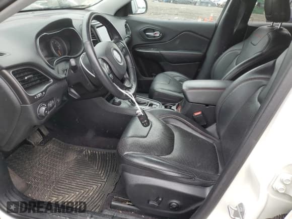 ✅ 2019 Jeep Cherokee Trailhawk • VIN: 1C4PJMBXXKD124205 • Lot: 58978505. Listed on Copart with 73,635 mi. Free auction sales archive from the USA and detailed vehicle history report at DreamBid. Image 7.