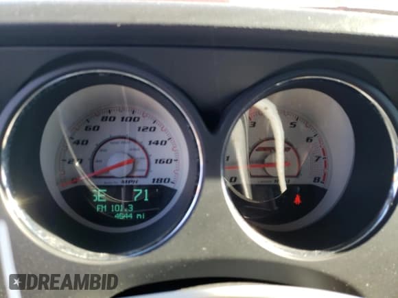 ✅ 2011 Dodge Challenger SRT-8 • VIN: 2B3CJ7DJ1BH526871 • Lot: 77669004. Wystawiony na Copart z przebiegiem 4 544 mil. Bezpłatny archiwum sprzedaży aukcyjnych z USA i szczegółowy raport historii pojazdu na DreamBid. Zdjęcie 9.