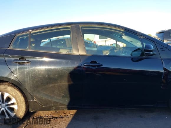 ✅ 2021 Toyota Prius L Eco • VIN: JTDKAMFU5M3146454 • Lot: 43462876. Wystawiony na IAAI z przebiegiem 93 810 mil. Bezpłatny archiwum sprzedaży aukcyjnych z USA i szczegółowy raport historii pojazdu na DreamBid. Zdjęcie 13.