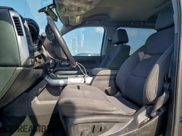 ✅ 2018 Chevrolet Silverado 1500 LT • VIN: 3GCPCREC9JG185398 • Lot: 93302655. Wystawiony na Copart z przebiegiem 91 661 mil. Bezpłatny archiwum sprzedaży aukcyjnych z USA i szczegółowy raport historii pojazdu na DreamBid. Zdjęcie 7.