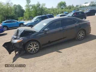 ✅ 2024 Toyota Camry XLE • VIN: 4T1F11AKXRU875889 • Лот: 65011065. Опубликован ранее на Copart с пробегом 32 549 миль. Бесплатный доступ к архиву аукционных продаж из США и подробный отчёт об истории автомобиля на DreamBid. Изображение 1.