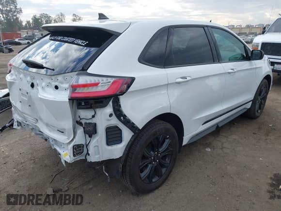 ✅ 2024 Ford Edge SE • VIN: 2FMPK4G9XRBA31977 • Lot: 43700570. Wystawiony na IAAI z przebiegiem 20 014 mil. Bezpłatny archiwum sprzedaży aukcyjnych z USA i szczegółowy raport historii pojazdu na DreamBid. Zdjęcie 4.