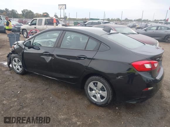 ✅ 2018 Chevrolet Cruze LS • VIN: 1G1BB5SM4J7116996 • Lot: 43534133. Listed on IAAI with 204,194 mi. Free auction sales archive from the USA and detailed vehicle history report at DreamBid. Image 3.