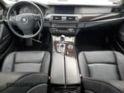 ✅ 2013 BMW 5 Series 528i xDrive • VIN: WBAXH5C56DDW15577 • Лот: 90368405. Опубликован ранее на Copart с пробегом 106 743 миль. Бесплатный доступ к архиву аукционных продаж из США и подробный отчёт об истории автомобиля на DreamBid. Изображение 8.