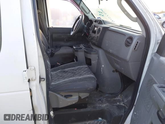 ✅ 2011 Ford Econoline Cargo Commercial • VIN: 1FTNE2EW9BDB24182 • Lot: 43510267. Wystawiony na IAAI z przebiegiem 202 227 mil. Bezpłatny archiwum sprzedaży aukcyjnych z USA i szczegółowy raport historii pojazdu na DreamBid. Zdjęcie 5.