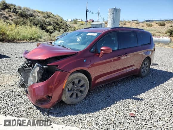 ✅ 2020 Chrysler Pacifica Hybrid Touring L • VIN: 2C4RC1L73LR263381 • Лот: 71547025. Опубликован ранее на Copart с пробегом 169 431 миль. Бесплатный доступ к архиву аукционных продаж из США и подробный отчёт об истории автомобиля на DreamBid. Изображение 1.