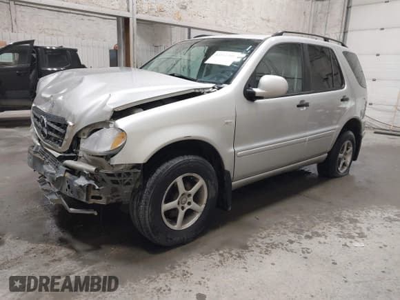 ✅ 2000 Mercedes-Benz M 320/430/500 • VIN: 4JGAB54E4YA199556 • Lot: 42111380. Listed on IAAI with 155,061 mi. Free auction sales archive from the USA and detailed vehicle history report at DreamBid. Image 17.