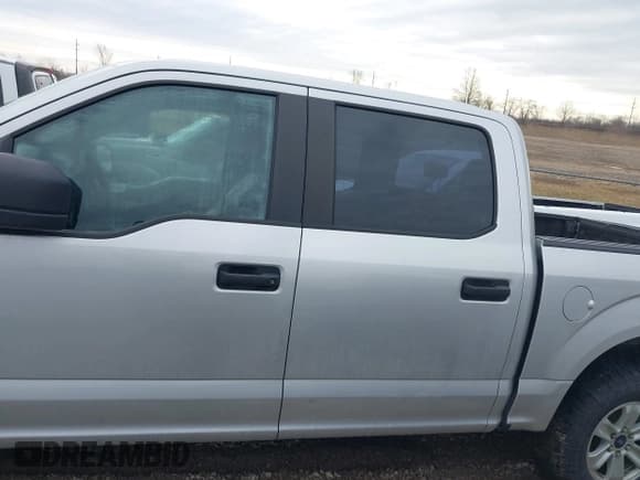 ✅ 2015 Ford F-150 XLT • VIN: 1FTEW1EP8FKF14594 • Lot: 41629873. Listed on IAAI with 114,292 mi. Free auction sales archive from the USA and detailed vehicle history report at DreamBid. Image 14.