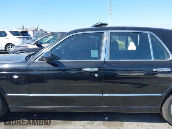✅ 2001 Bentley Arnage • VIN: SCBLC31E11CX06297 • Lot: 41980275. Wystawiony na IAAI z przebiegiem 63 510 mil. Bezpłatny archiwum sprzedaży aukcyjnych z USA i szczegółowy raport historii pojazdu na DreamBid. Zdjęcie 14.