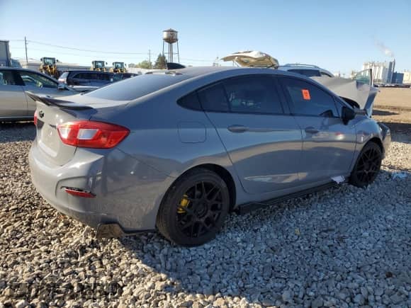 2017 Chevrolet Cruze LS z VIN 1G1BC5SM0H7130191, wystawiony jako Copart lot #85282355 z przebiegiem Nie podano mil oraz Szkoda całkowita • Salvage title. Historia ofert i sprzedaży dostępna na DreamBid. Obrazek 3.