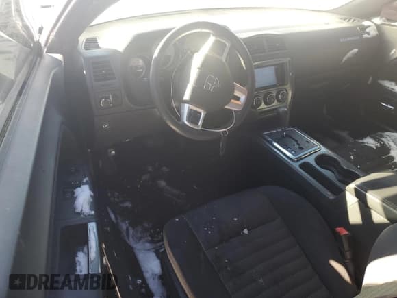 ✅ 2014 Dodge Challenger SXT • VIN: 2C3CDYAGXEH206610 • Lot: 88975325. Wystawiony na Copart z przebiegiem 137 226 mil. Bezpłatny archiwum sprzedaży aukcyjnych z USA i szczegółowy raport historii pojazdu na DreamBid. Zdjęcie 8.